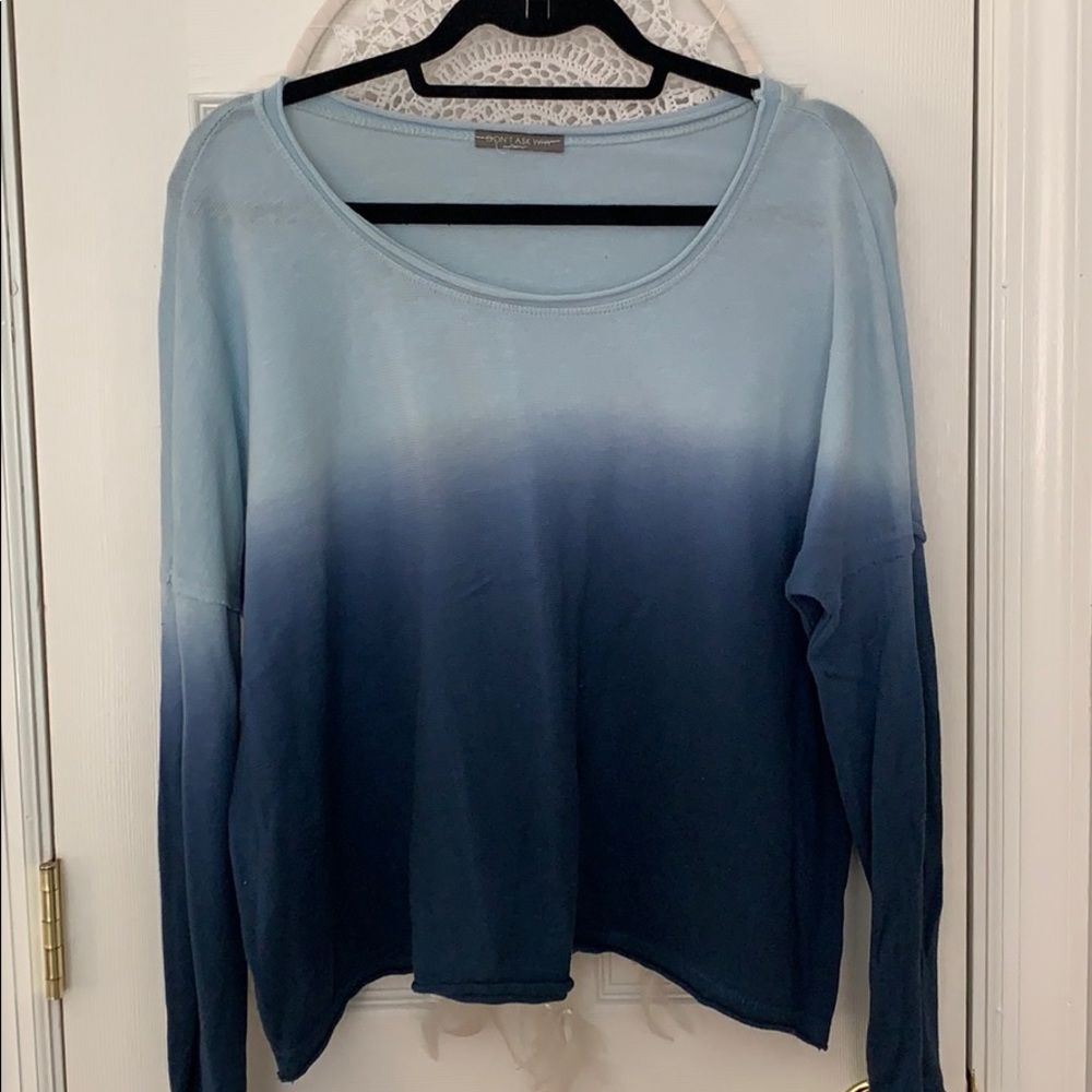 Hombre blue sweater
